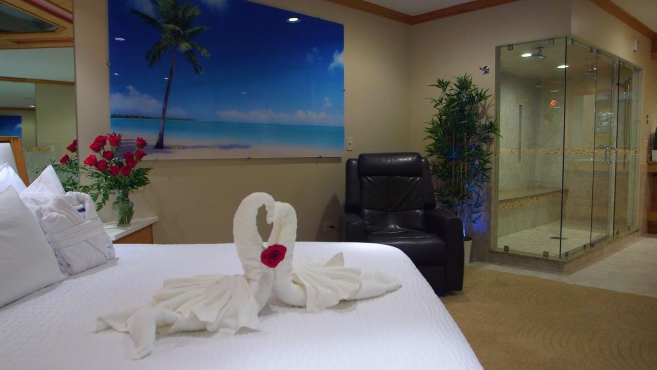 Sybaris Pool Suites Northbrook - Adults Only Гленвью Экстерьер фото